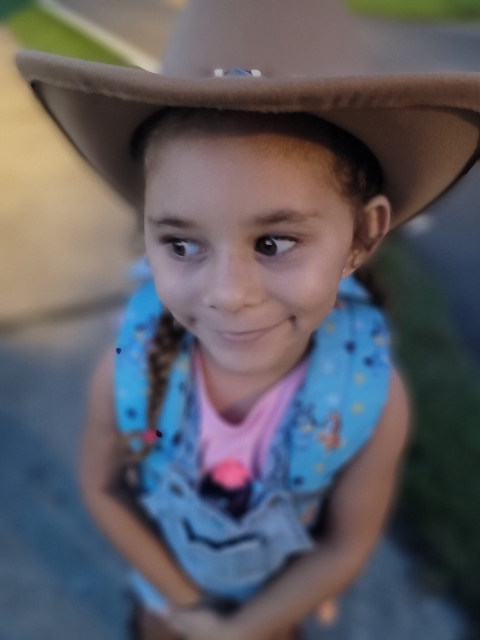 Khaleesi smiling in a sun hat